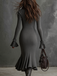 Retro Strickkleid mit Reißverschluss am Hals, Trompetenärmeln und Midi-Länge im modernen Stil