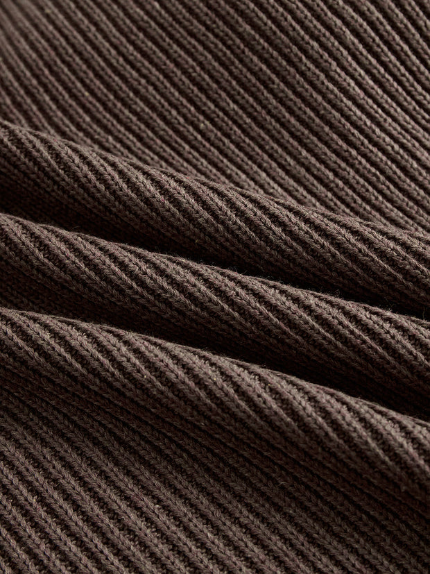Braunes Rollkragenkleid mit gerafftem Saum im modernen Stil
