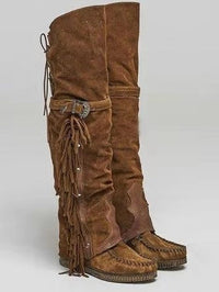 Overknee-Stiefel mit Quasten, Nieten und flachem Absatz