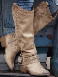 Vintage hohe Lederstiefel mit Schnallenverzierung im Ritterstil im modernen Stil