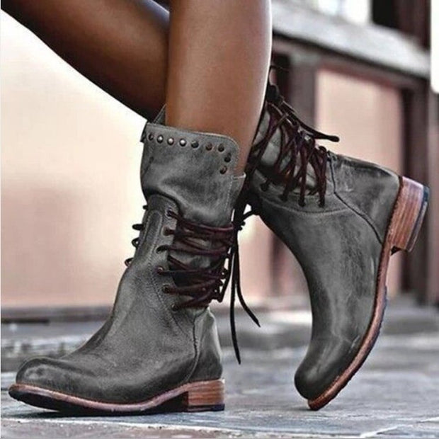 Retro-Britischer Stil Nieten-Schnürstiefel bis zur Mitte der Wade im modernen Stil
