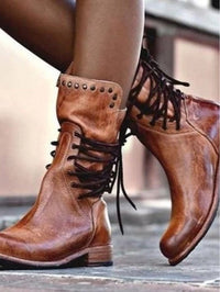 Retro-Britischer Stil Nieten-Schnürstiefel bis zur Mitte der Wade im modernen Stil