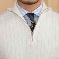 Pullover mit Zopfmuster, offenem Kragen und kurzem Reißverschluss