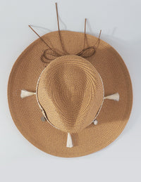 Strohhut mit Muschel-Quasten im modernen Stil