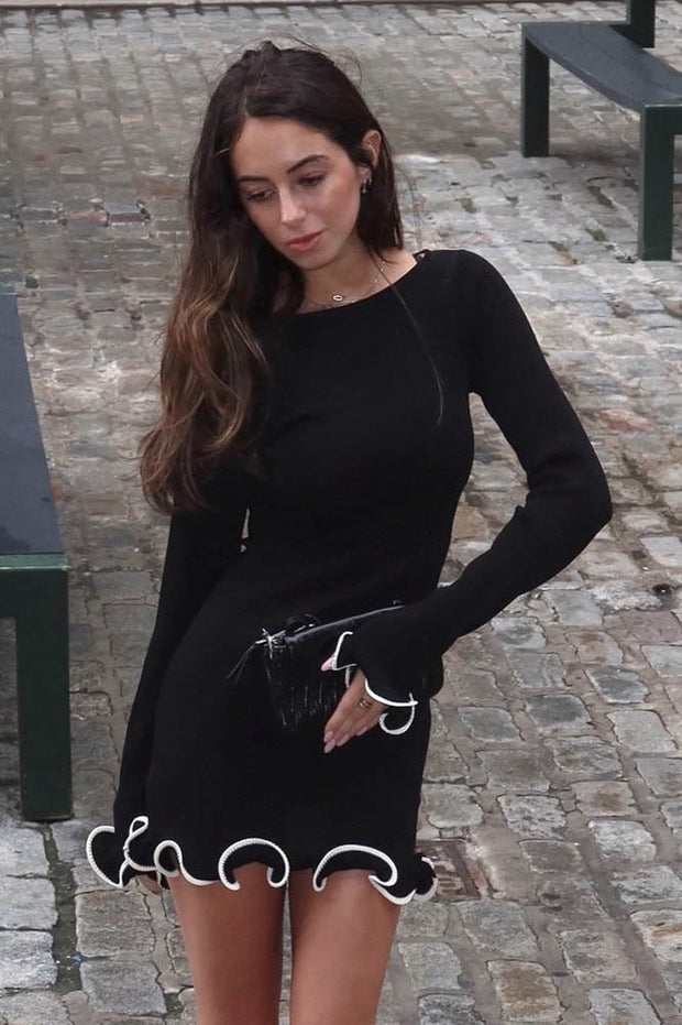 Französisch inspirierte Strick-Kurzes Kleid mit Rüschensaum