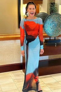 Maxikleid aus transparentem Stoff mit abstraktem Muster