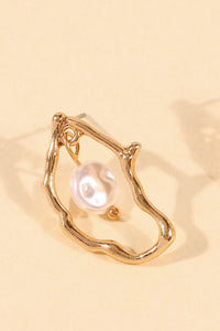 Oyster Pearl - Unregelmäßige Tropfenförmige Ohrringe im modernen Stil