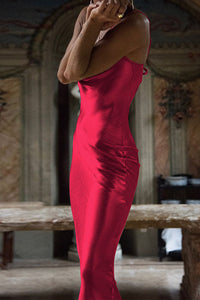 Fließendes Mondlichtkleid im modernen Stil