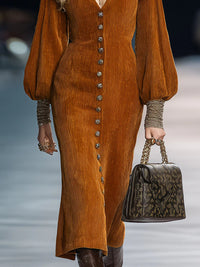 Vintage Kleid aus Kord in Karamellbraun mit Puffärmeln und Knopfleiste, Midi-Länge im modernen Stil