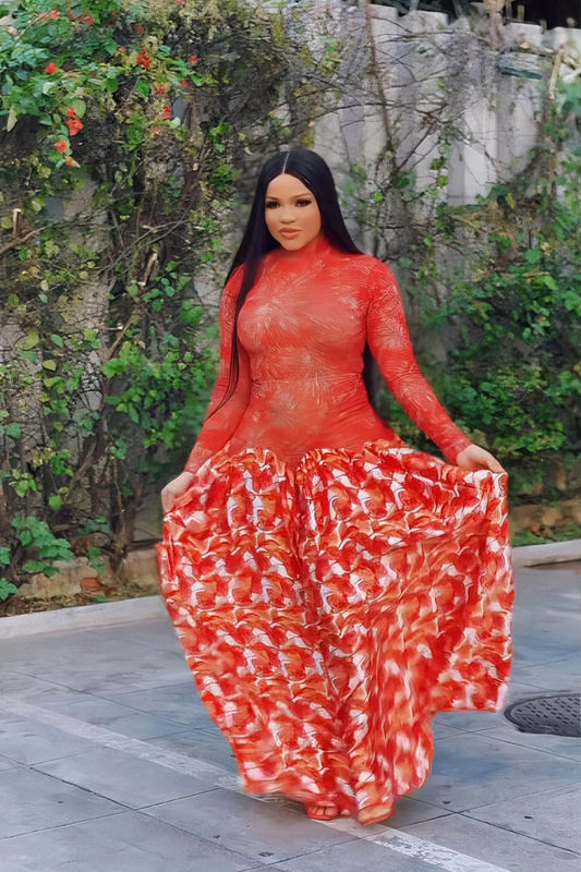 Lebhaftes rotes transparentes Maxi-Kleid mit Blumenmuster im modernen Stil
