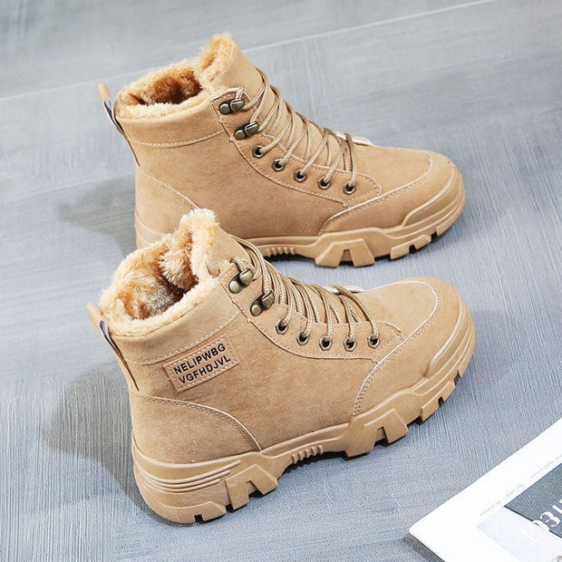 Urbane Damenstiefel mit dicken Sohlen und Metallschnüren - Leona