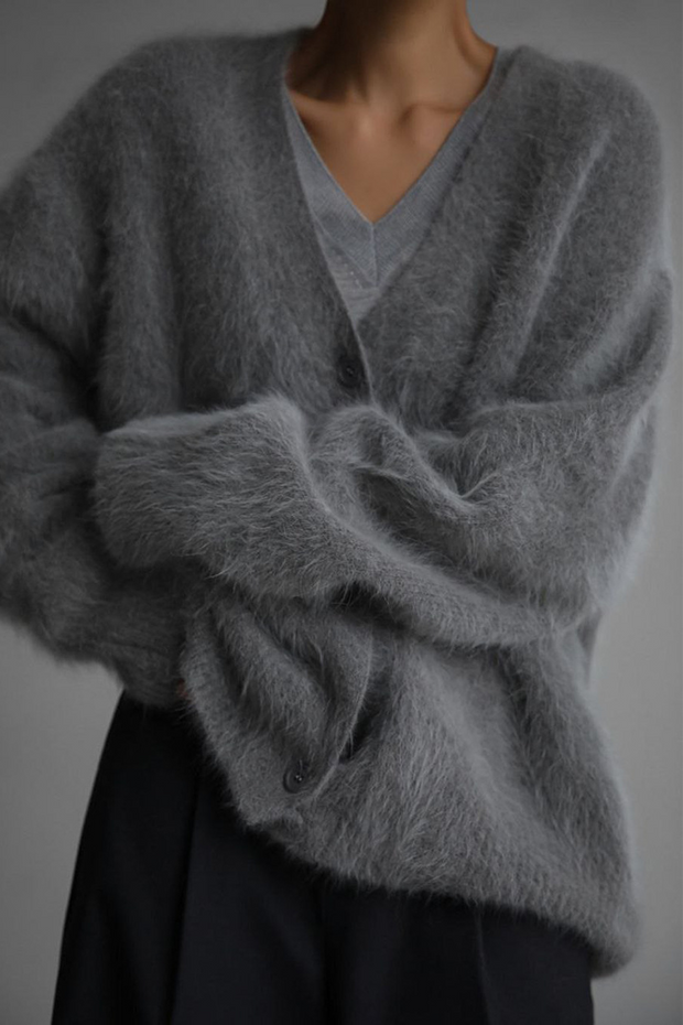 Elegante, einfarbige Oberbekleidung mit Knöpfen und V-Ausschnitt von Prominenten im modernen Stil