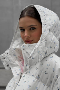 Steppjacke mit Blumenmuster im modernen Stil