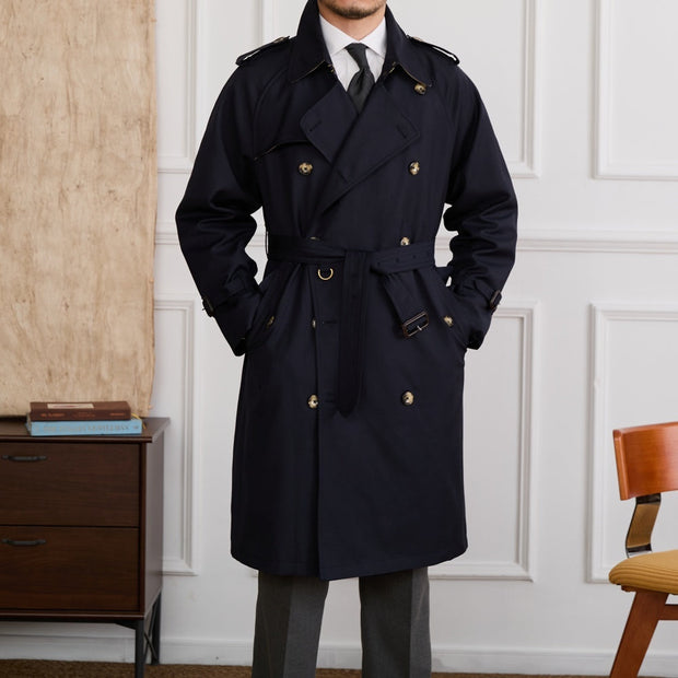 Trenchcoat aus Baumwollmischung mit doppelreihigem Schnitt