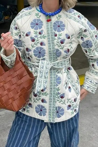 Lässige Street-Blumen-Schnürknöpfe, Patchwork-O-Ausschnitt-Oberbekleidung im modernen Stil