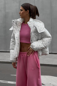 Steppjacke mit Blumenmuster im modernen Stil