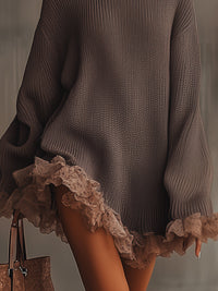 Braunes Rollkragenkleid mit gerafftem Saum im modernen Stil