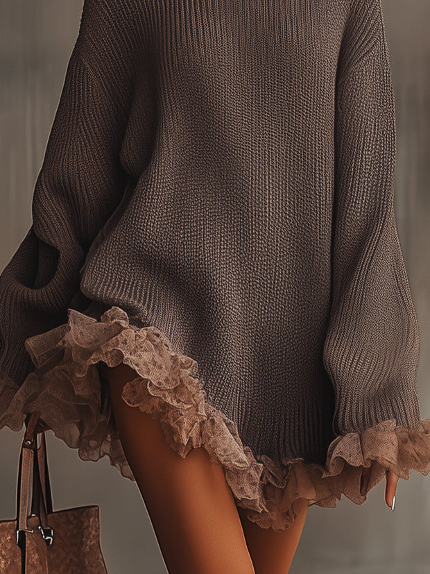 Braunes Rollkragenkleid mit gerafftem Saum im modernen Stil