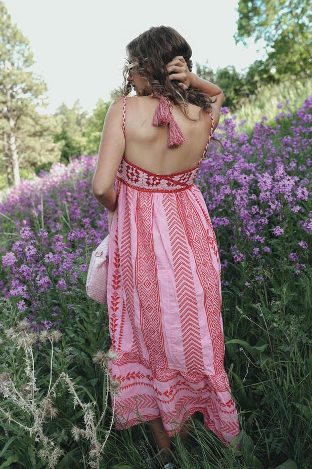 Naomi – Bedrucktes, besticktes Camisole-Kleid in Midi-Länge mit Schnürung