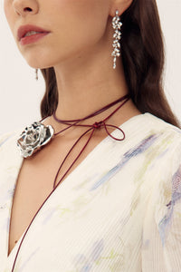 Choker mit Blumenanhänger aus Legierung im modernen Stil