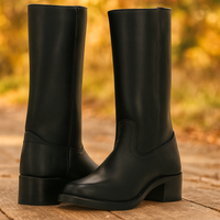 Hohe Damenstiefel im klassischen Stil - Saray