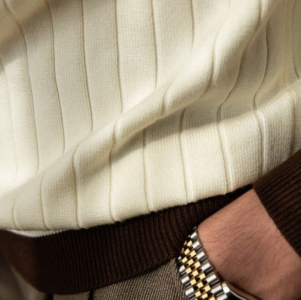 Pullover mit Rippstruktur, Kontrastdetails und schmalem Schnitt