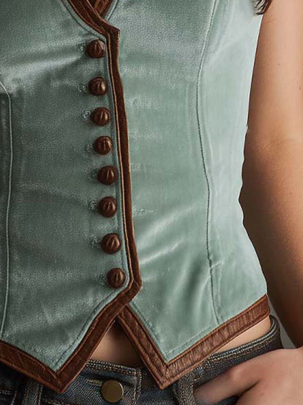 Weste in schmaler Passform aus Polyester-Samt in Salbeigrün mit kontrastierendem Lederbesatz im modernen Stil