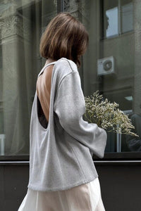 Versteckter Open-Back-Lazy-Pullover im modernen Stil