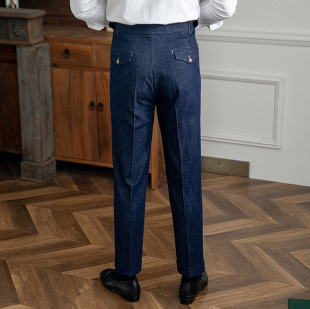 Hose aus Denim mit doppelten Bundfalten und funktionalem Stil