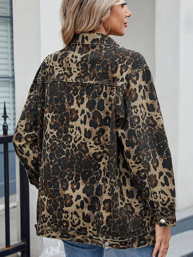 Jeansjacke im Oversize-Schnitt im Used-Look in leichter Ausführung