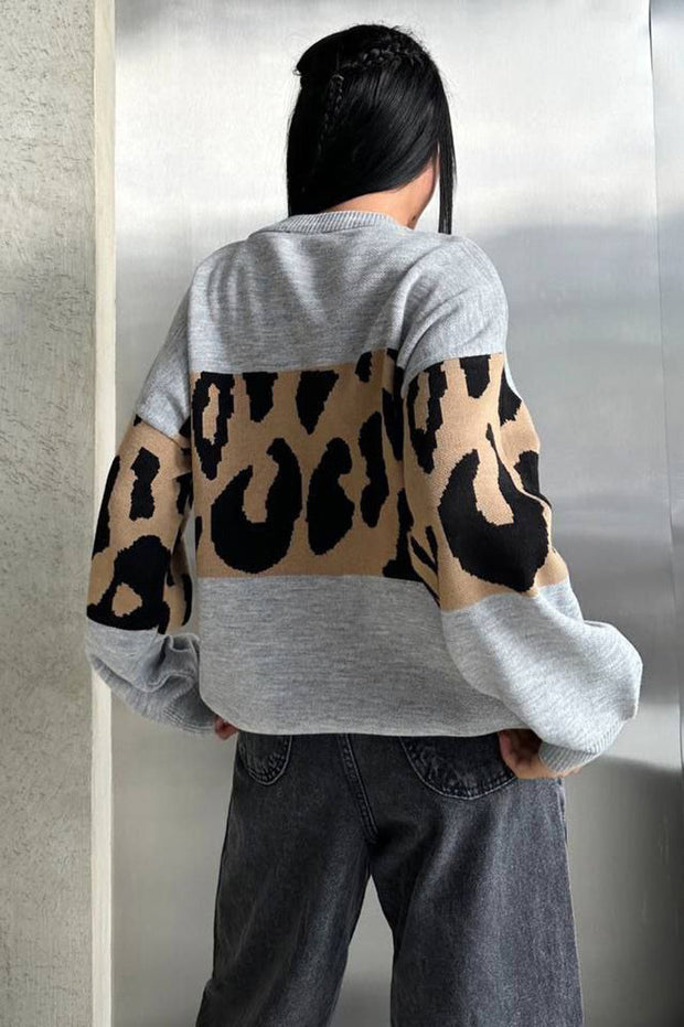 Retro Pullover mit Leopardenmuster und Color-Block-Design im modernen Stil