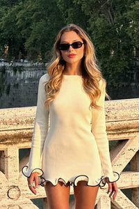 Französisch inspirierte Strick-Kurzes Kleid mit Rüschensaum