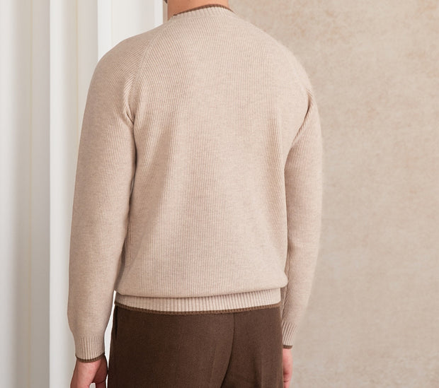 Pullover aus Wolle mit strukturierter Oberfläche und Kontrastdetails