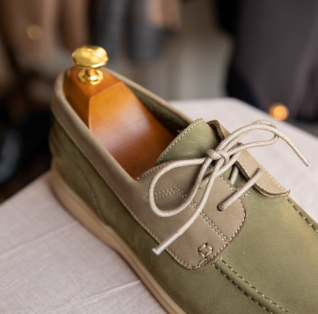 Bootsschuhe aus Wildleder mit Schnürung