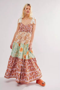 Maxikleid mit Stufen und Blumenmuster, Schleifenband