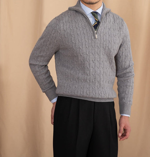 Pullover mit Zopfmuster, offenem Kragen und kurzem Reißverschluss