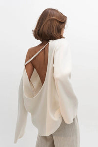 Versteckter Open-Back-Lazy-Pullover im modernen Stil