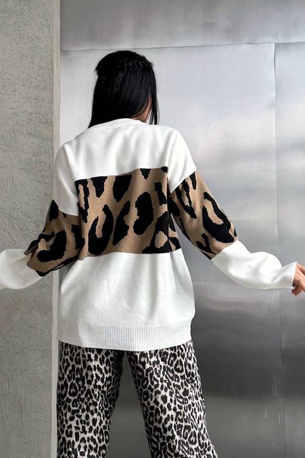 Retro Pullover mit Leopardenmuster und Color-Block-Design im modernen Stil