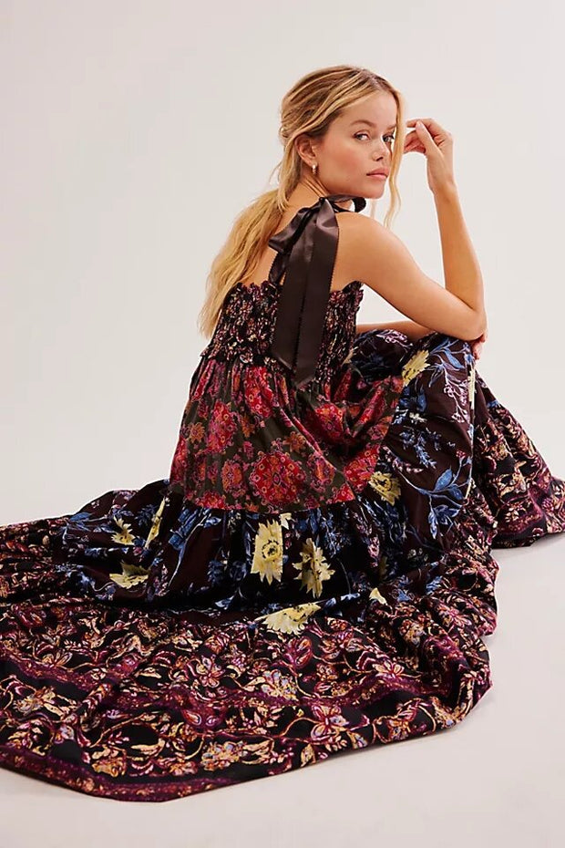 Maxikleid mit Stufen und Blumenmuster, Schleifenband