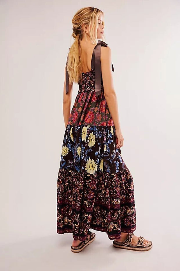 Maxikleid mit Stufen und Blumenmuster, Schleifenband