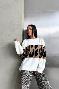 Retro Pullover mit Leopardenmuster und Color-Block-Design im modernen Stil
