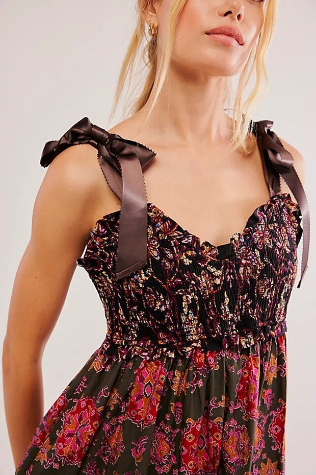 Maxikleid mit Stufen und Blumenmuster, Schleifenband