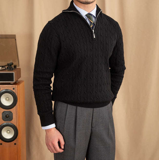 Pullover mit Zopfmuster, offenem Kragen und kurzem Reißverschluss