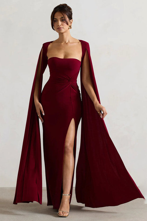 Queen's Cape - Kleid mit Schlitz im modernen Stil