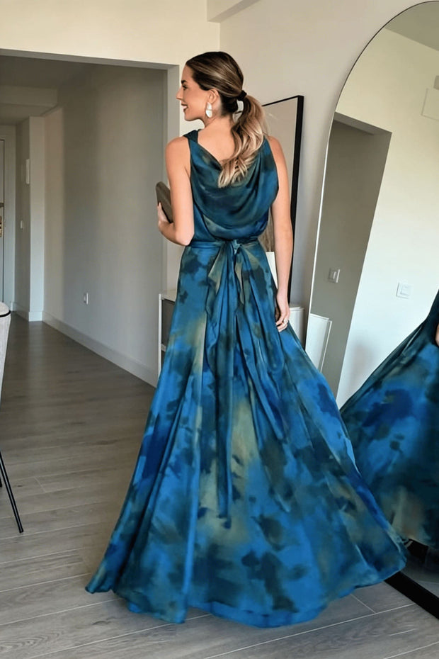 Elegantes cremefarbenes plissiertes Maxikleid