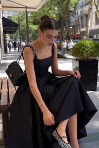 Modisches rückenfreies Kleid mit Schleife und Temperament im modernen Stil