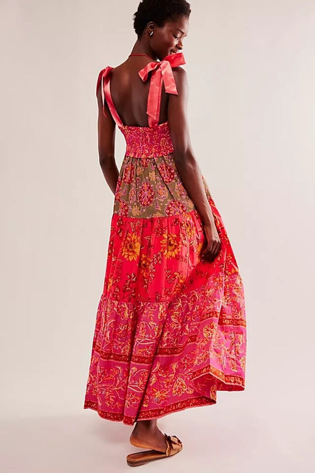 Maxikleid mit Stufen und Blumenmuster, Schleifenband