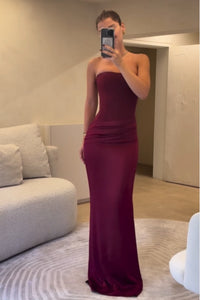 Eng anliegendes Langes Kleid mit Carmenausschnitt