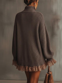Braunes Rollkragenkleid mit gerafftem Saum im modernen Stil