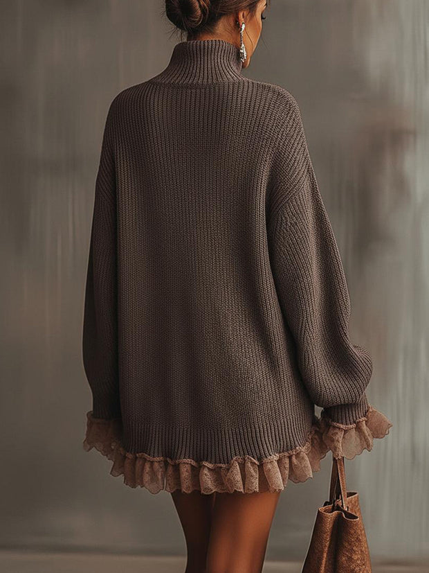 Braunes Rollkragenkleid mit gerafftem Saum im modernen Stil